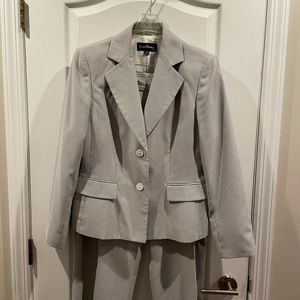 Evan Picone seersucker gray & white suit size 14